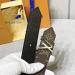 Louis-Vuitton-Reversible-Belt.png